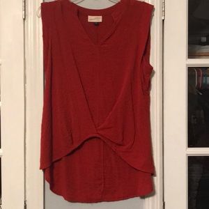 Lightweight sleeveless top